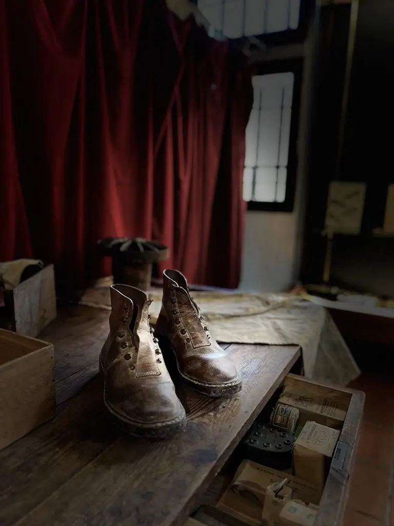 exposition Notre (petite) Vallée de la Chaussure musée Voulgre