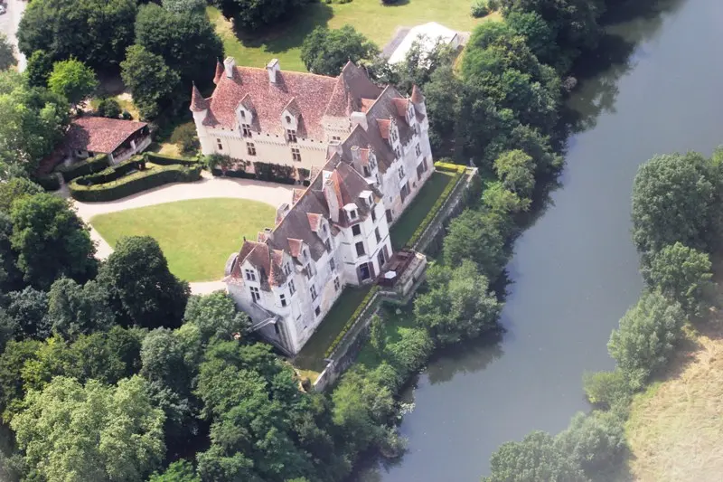 le château de Neuvic vu du ciel