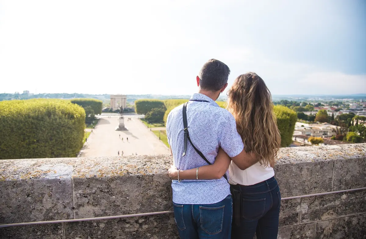 Couple Sommet Arc de Triomphe
