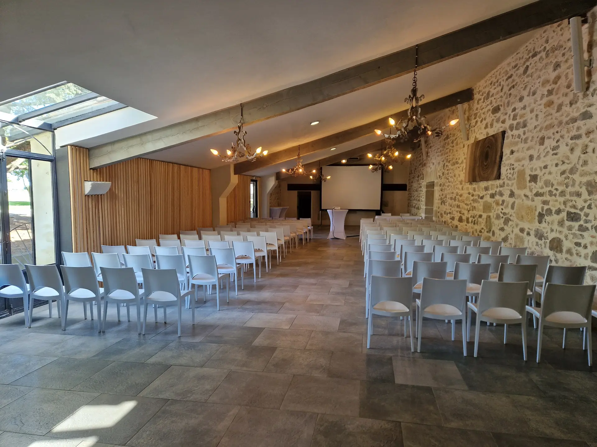 Domaine des Moures - Salle 150m2 théatre 2