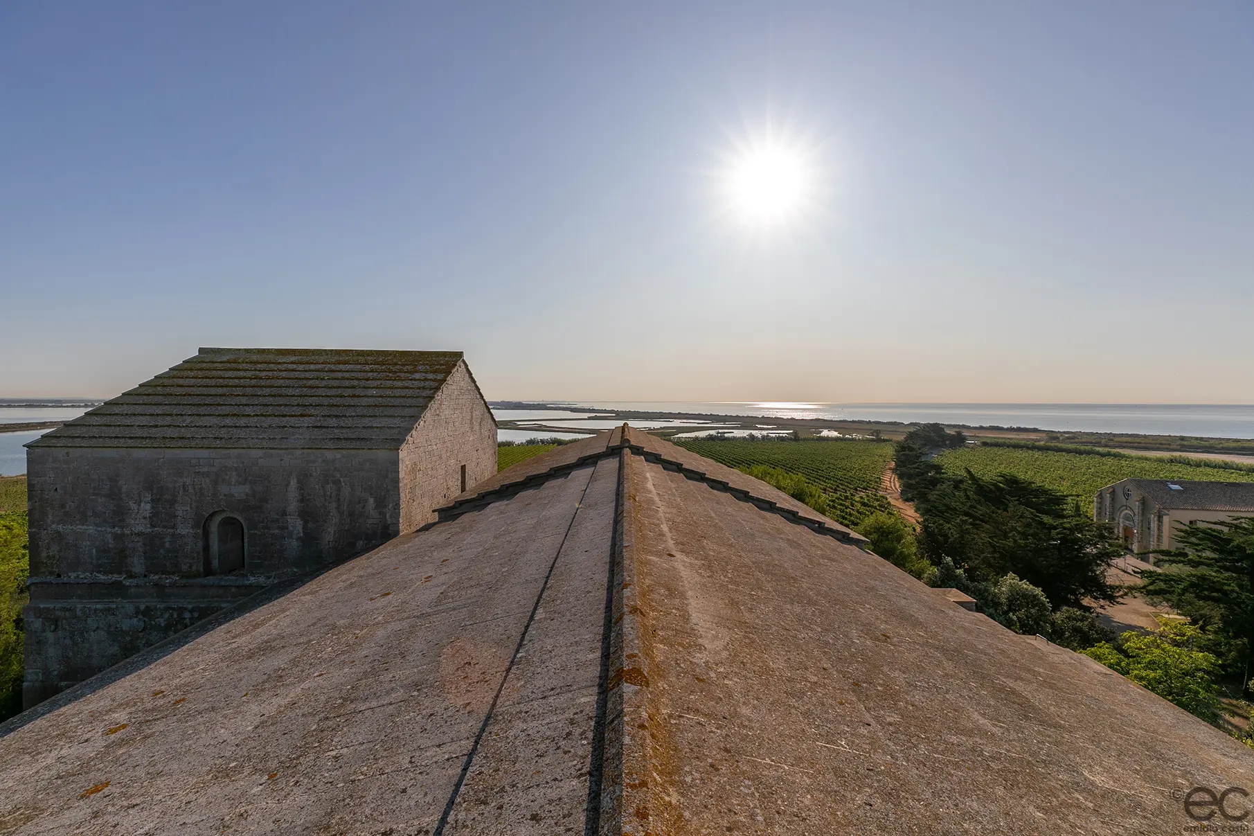 Maguelone-Cathédrale-toit-4-credit Emidio Casti