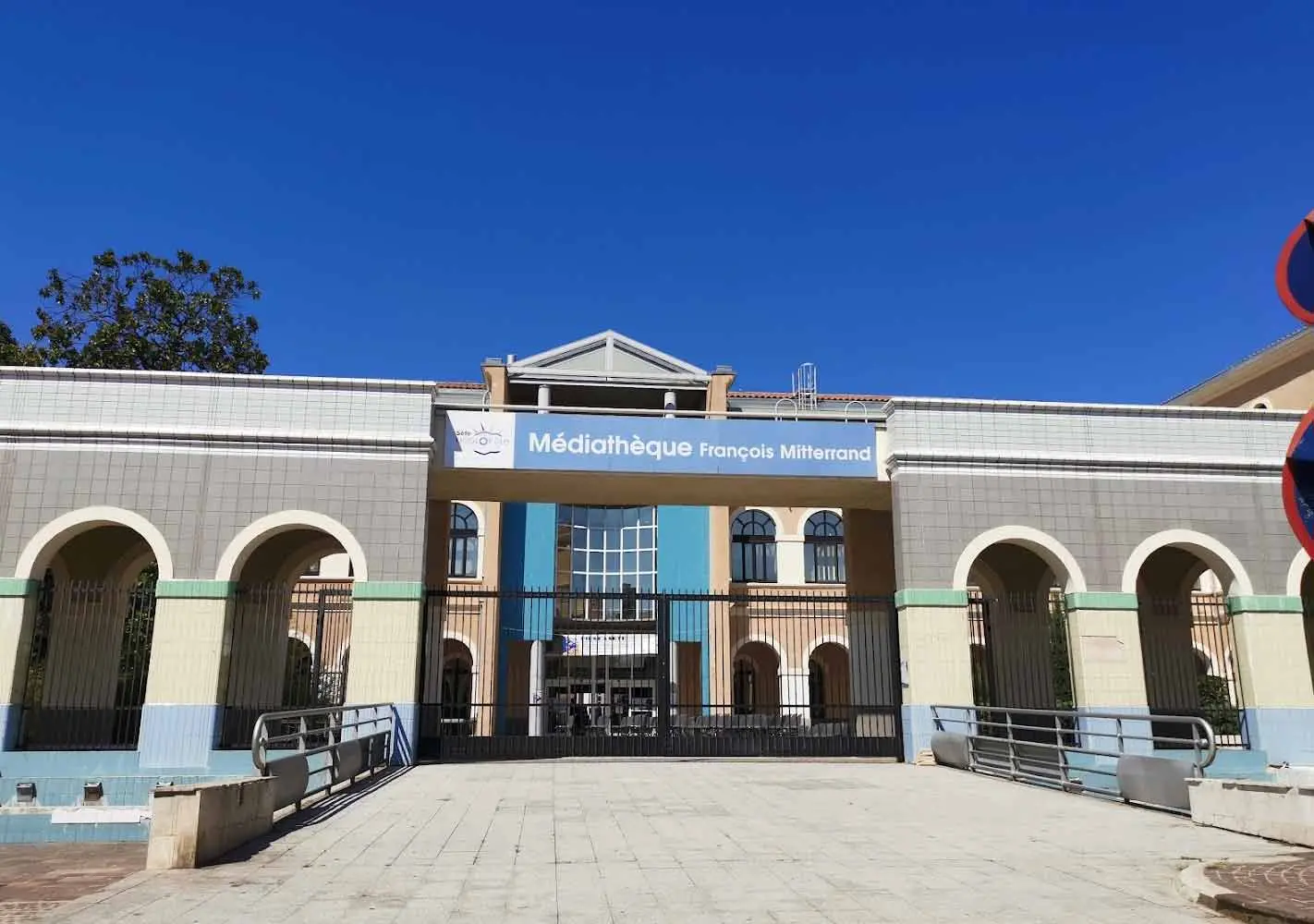 Mediatheque-Francois-Mitterrand-a-Sete