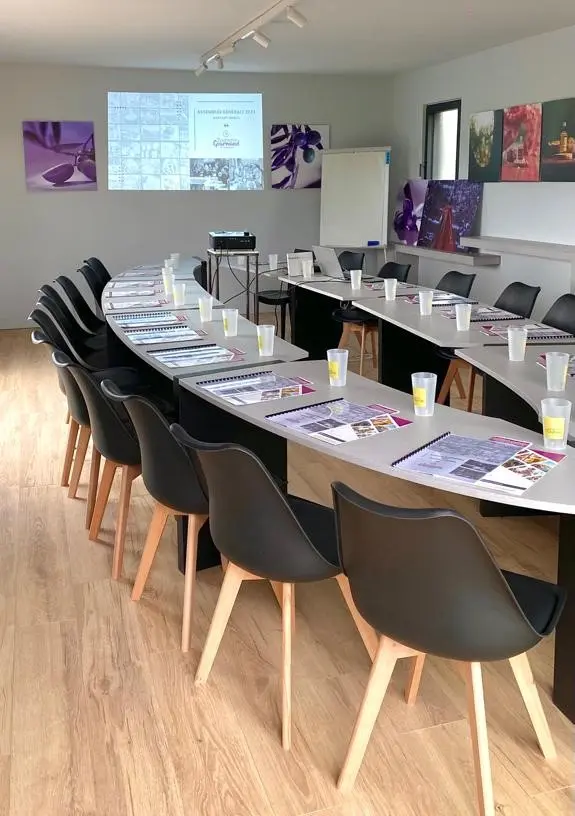 Salle de réunion (capacité 20 personnes)