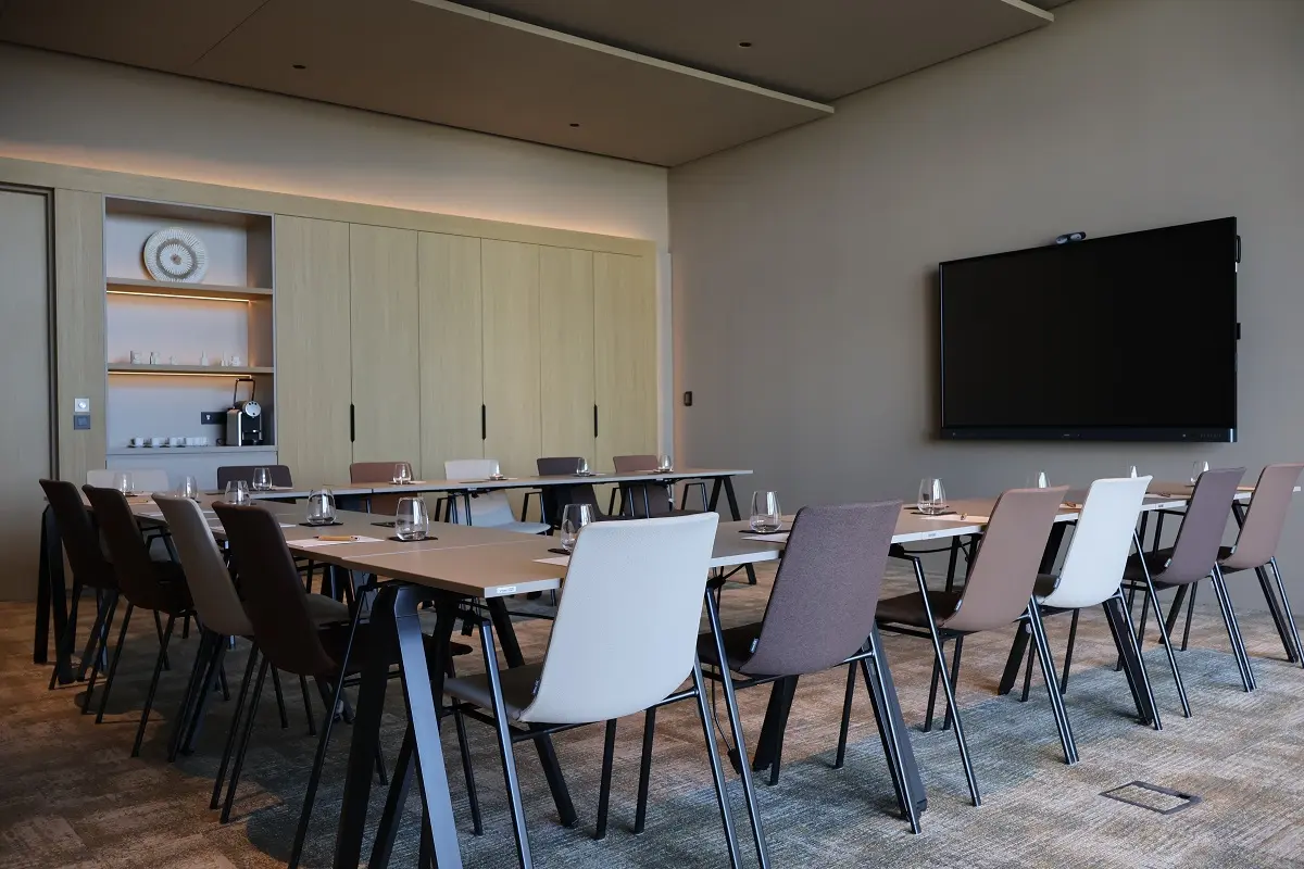 Salle de 50m² en format U