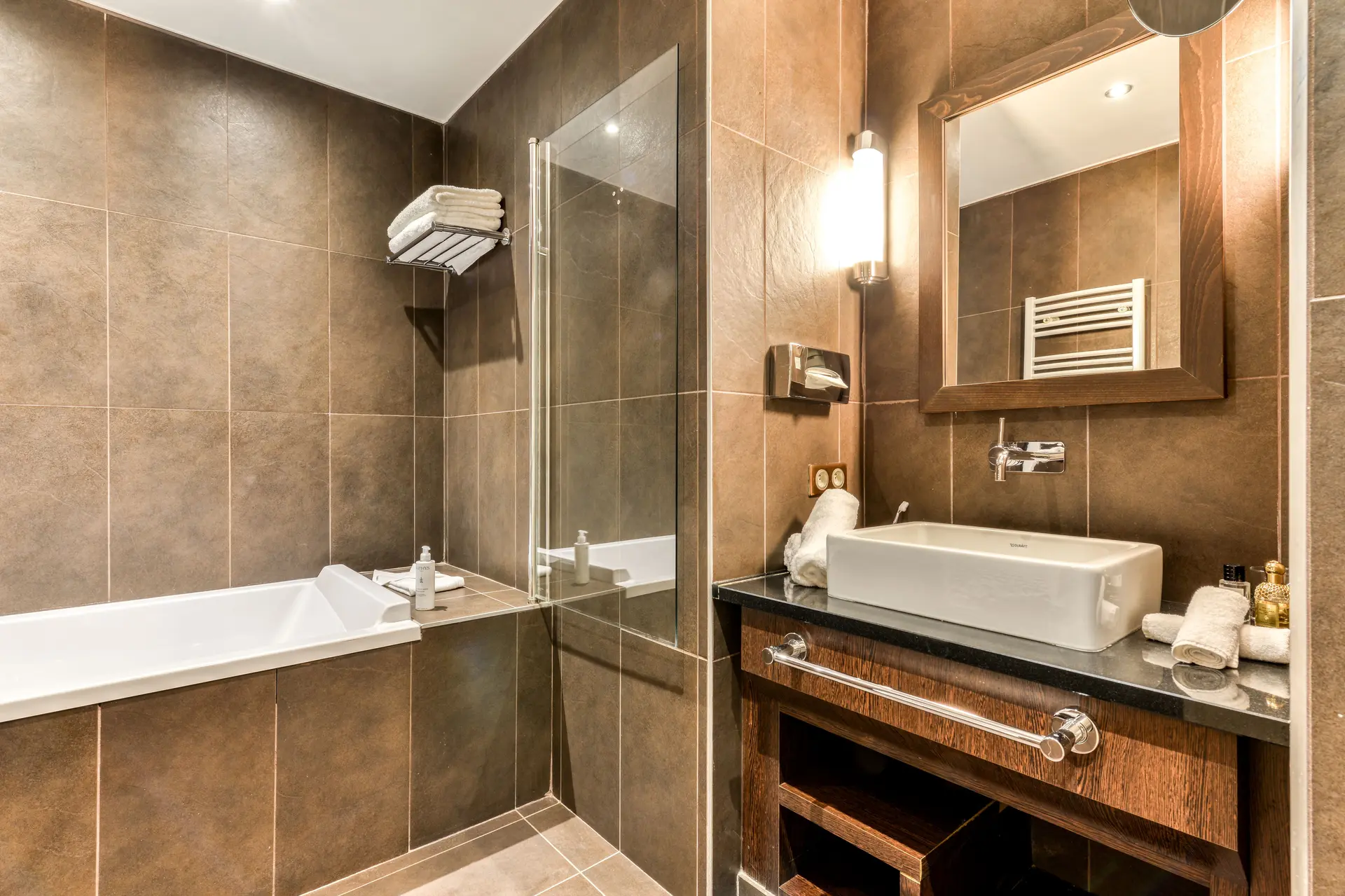 Salle de bain - zénitude relais et spa la valadière - Crédit IMEO STUDIO