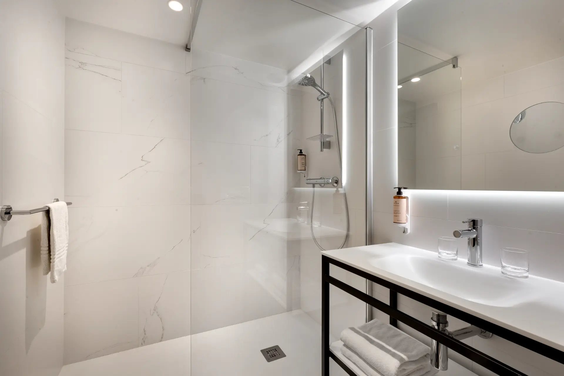 Salle de bain chambre standard