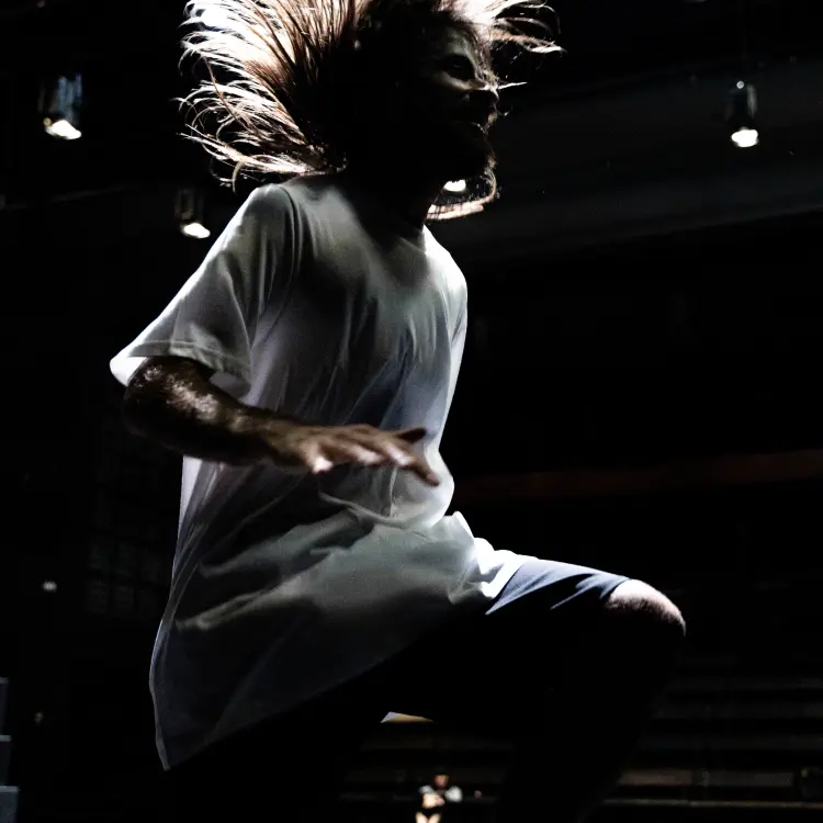 a-s-s-o-m-b-r-a-c-a-o_photo-Shira-Marek-750x750