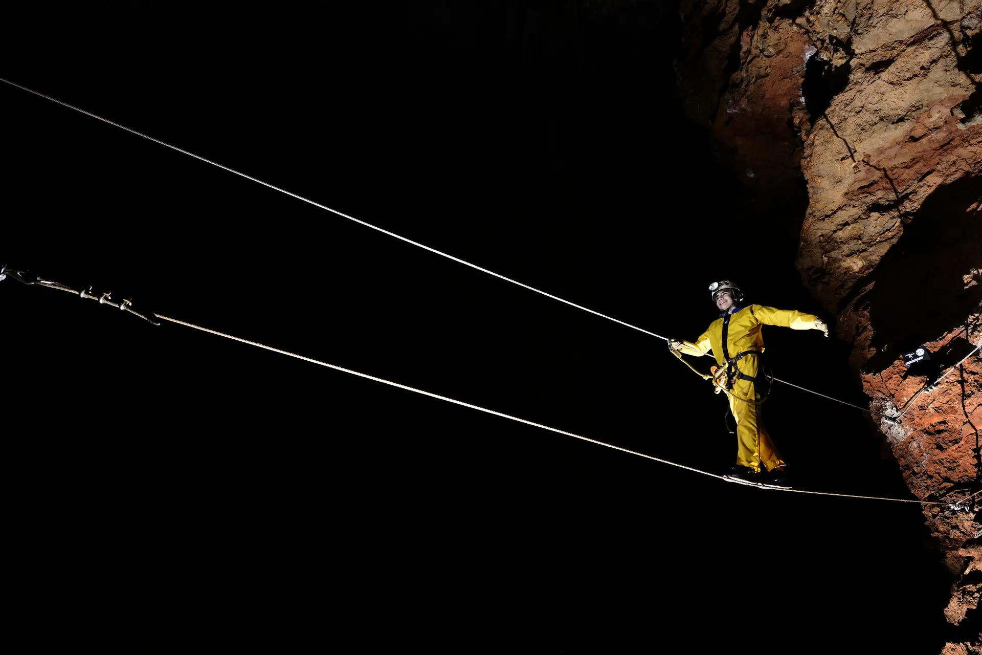 Grotte de Clamouse - Pont de singe sur le Spéléopark