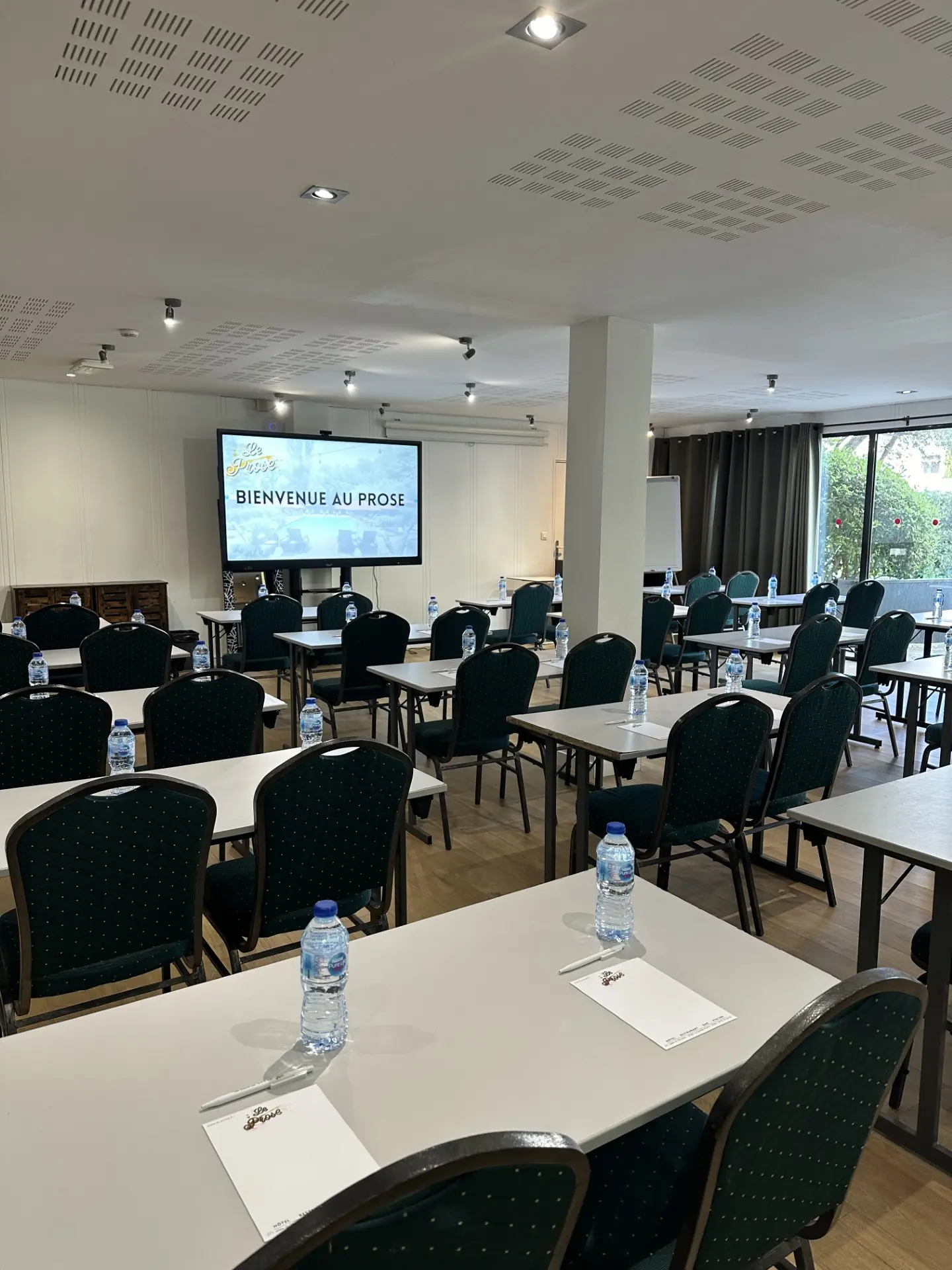 salle équipée format école