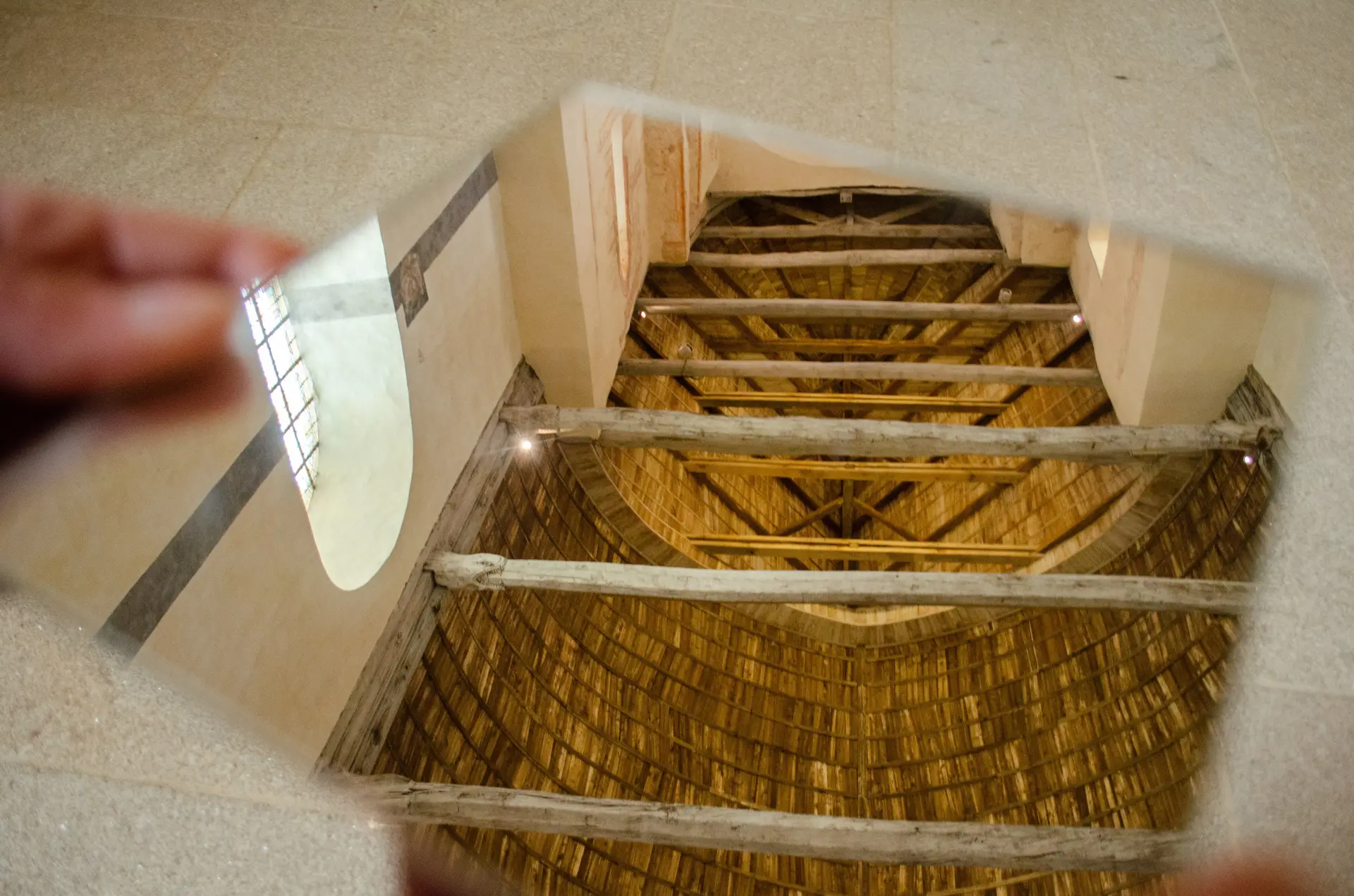 Miroir dans la chapelle