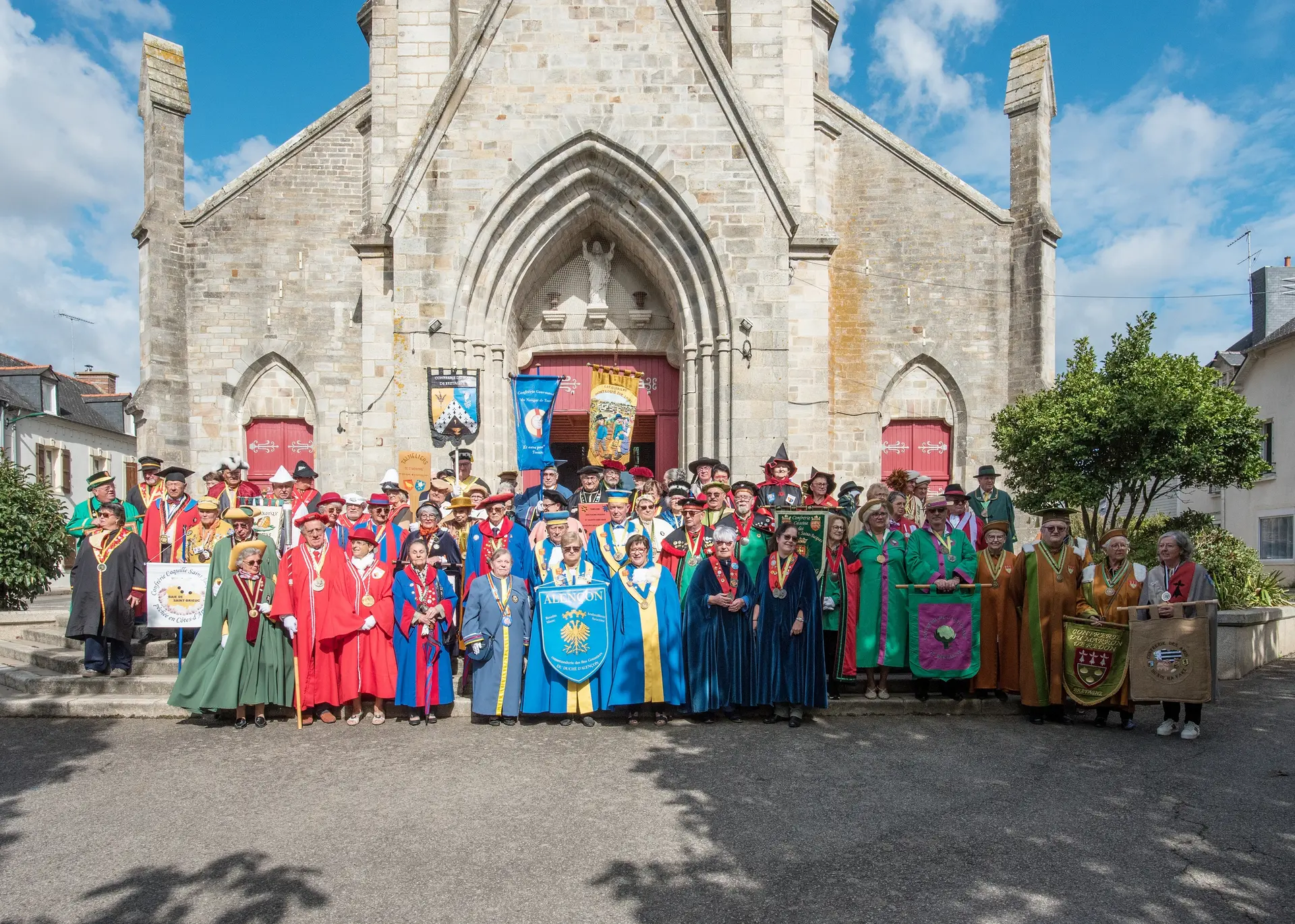 Confréries en tenues d'apparat