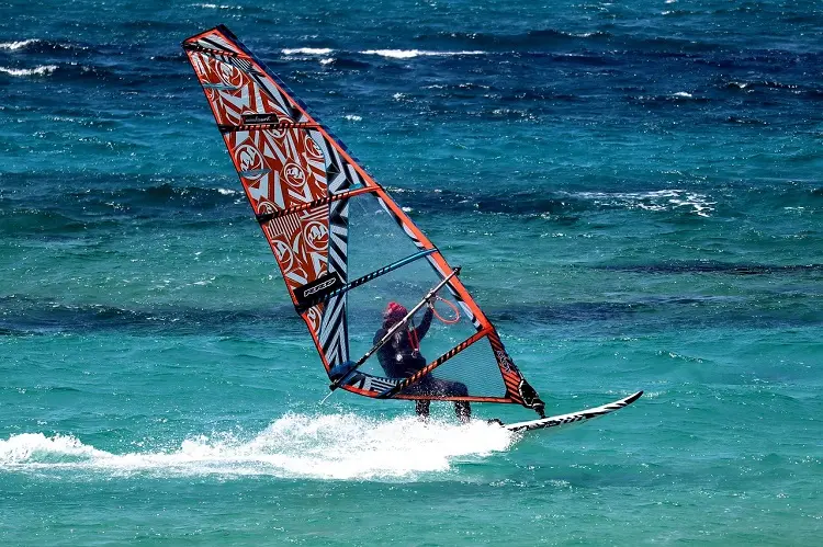 windsurfing-8039701_1280