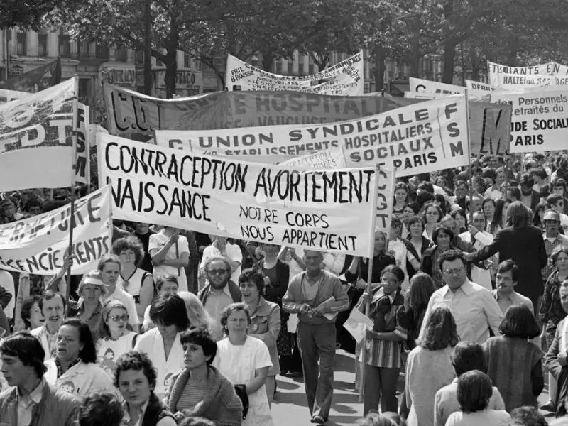 DEBOUT Les femmes en luttes dans les années 70 - 1