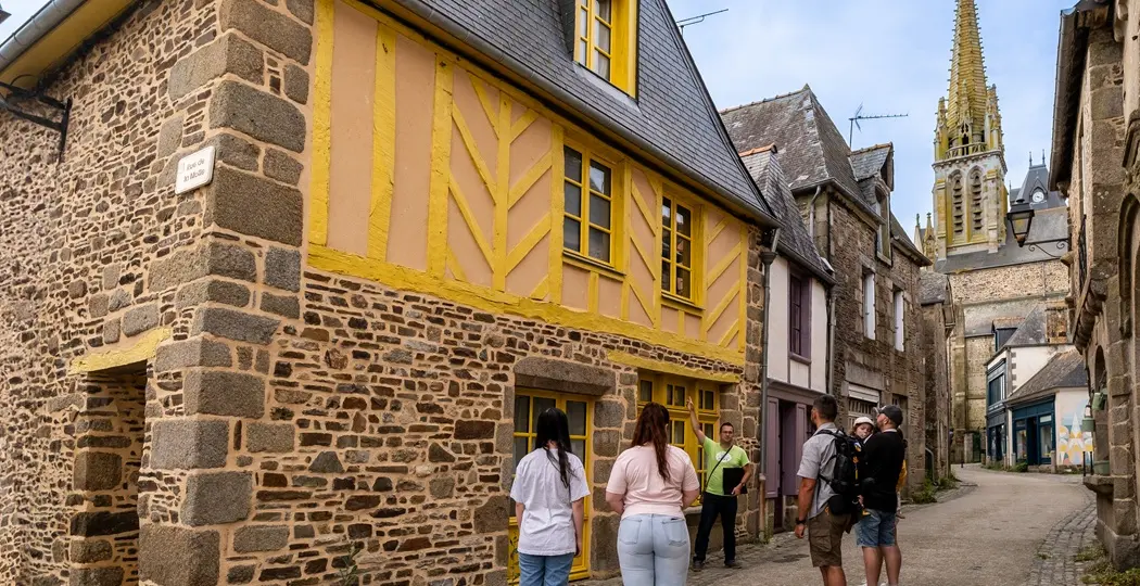 Visite de guidée de Bazouges - Pan de bois © Ediluz
