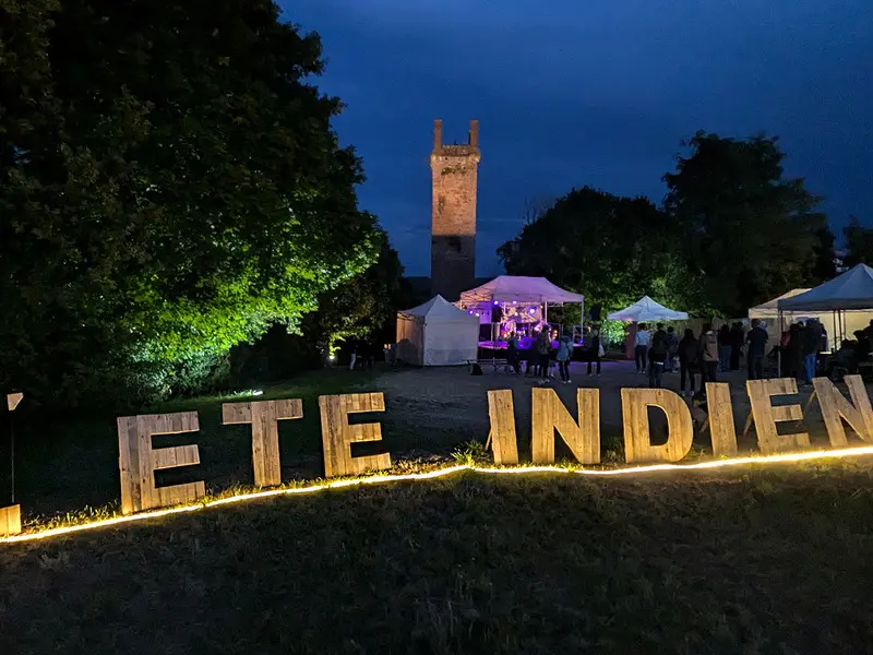 L'été indien, festival au pied de la pile de Cinq-Mars