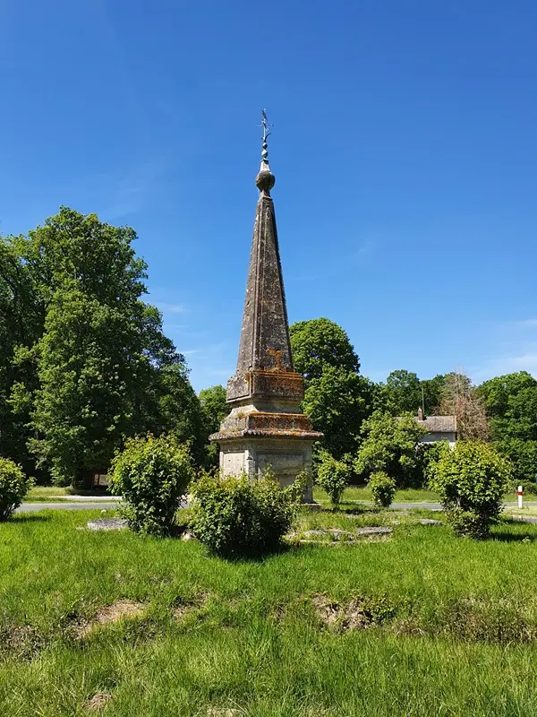 Pyramide de Genillé