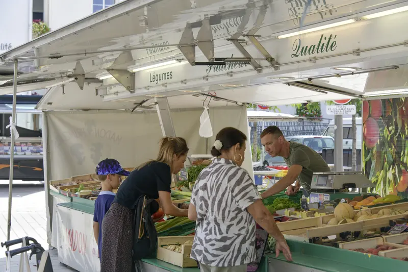 2024 marché_hebdo_2©Ville Montlouis-sur-Loire