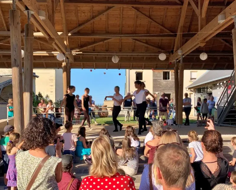 2406 - Fête la fête - © Les Musées Chinon Vienne et Loire