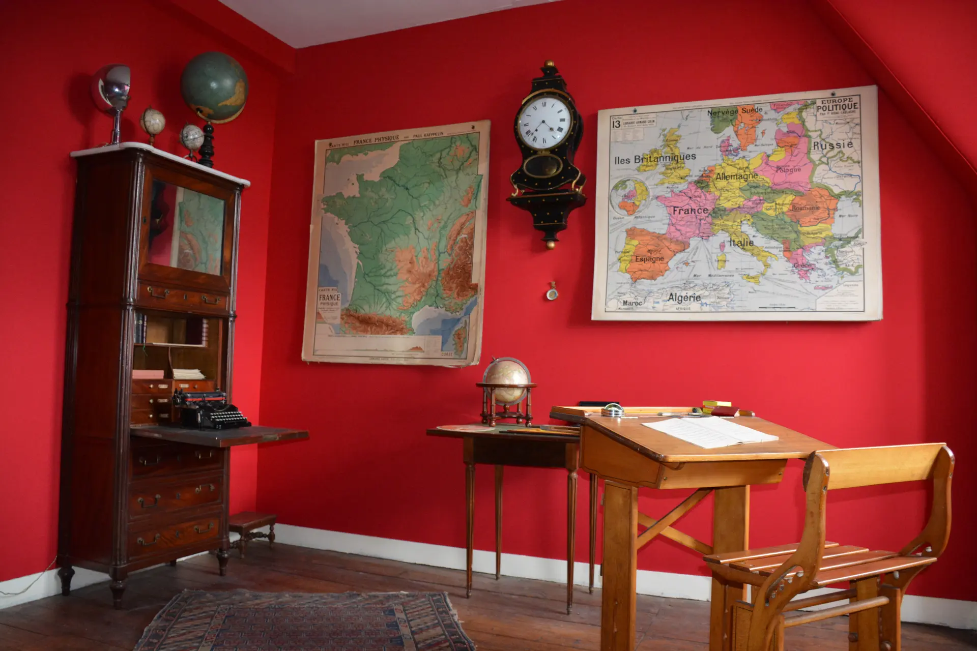 visite-insolite-chateau-montpoupon-cabinet-etudes