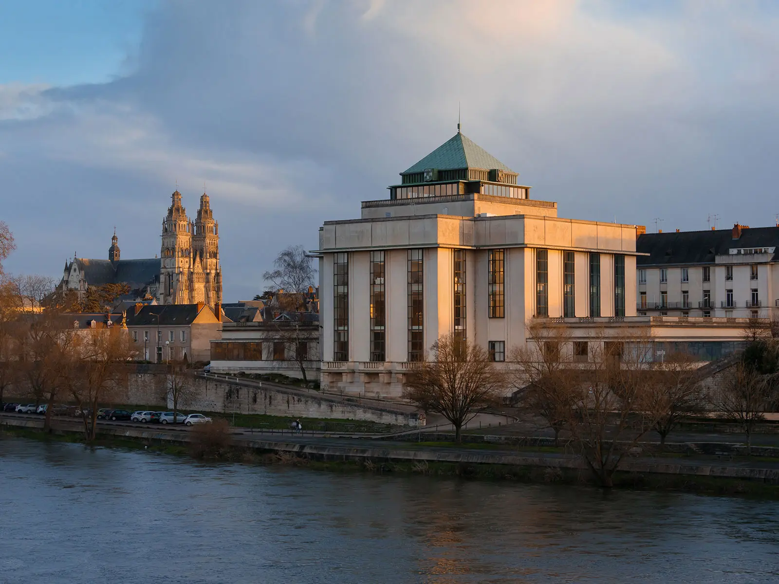 Bibliothèque_crédit_Léonard_de_Serres_2033