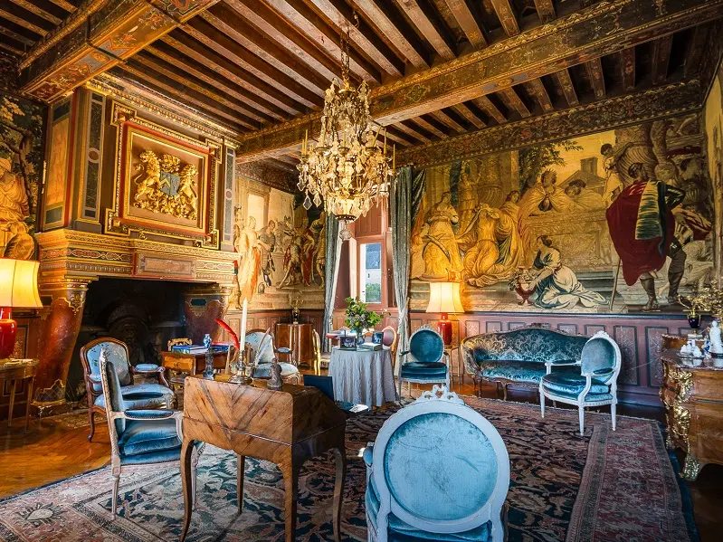 Visite du château de Marcilly-sur-Maulne - France