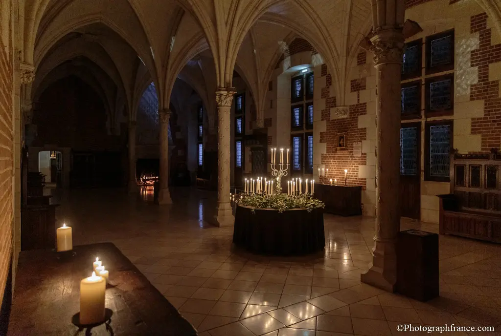 ChateauAmboise-chandelles@ Mark Playle)