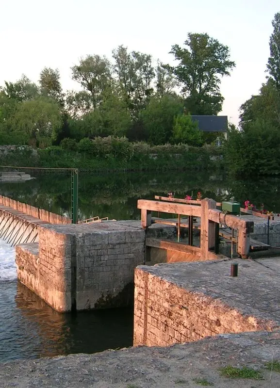 L'écluse et le barrage à aiguilles de Nitray à Athée-sur-Cher
