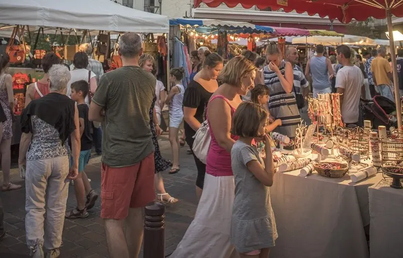 Marché_nocturne_Loches_Val_de_Loire