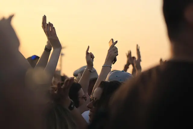 hands-4212584_640