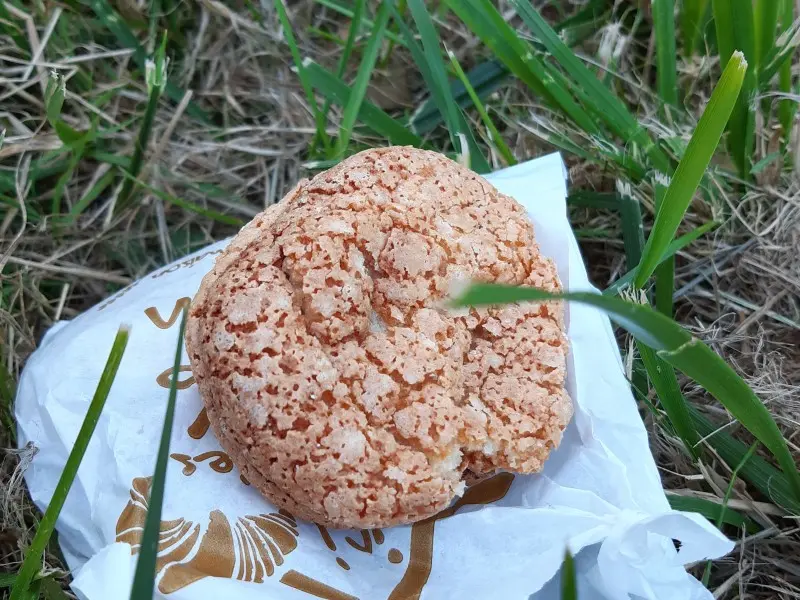 Les macarons de Montrésor, vendus à la boulangerie du village !