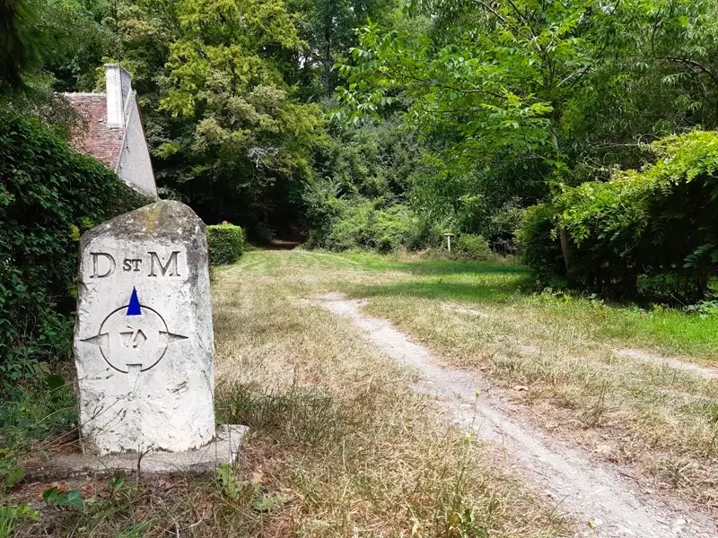 Borne des chemins de Saint-Martin - Randonnée de Saint-Ouen-les-Vignes