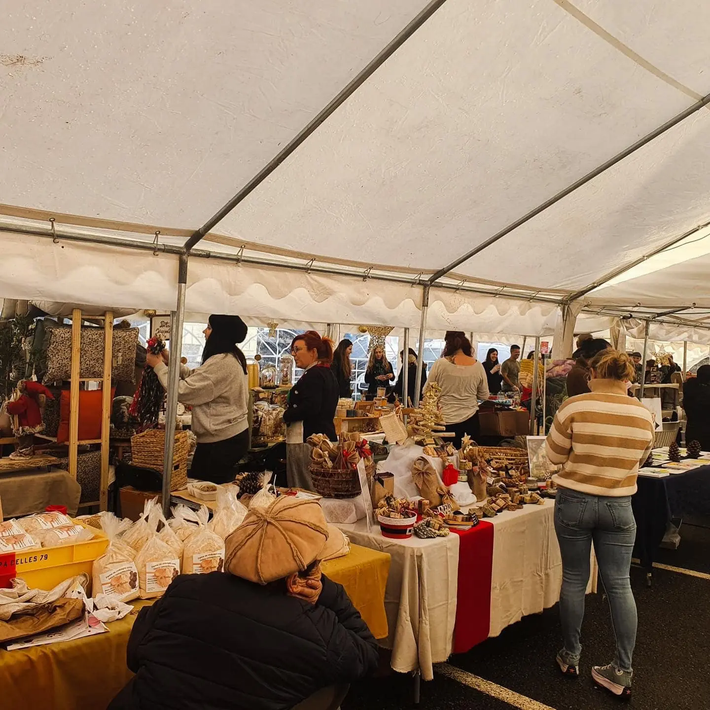 FOIRE SOUS CHAPITEAU