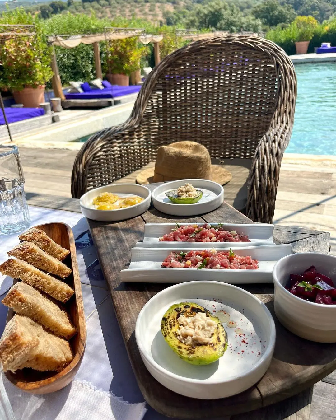 Piattini au bord de la piscine - Murtoli