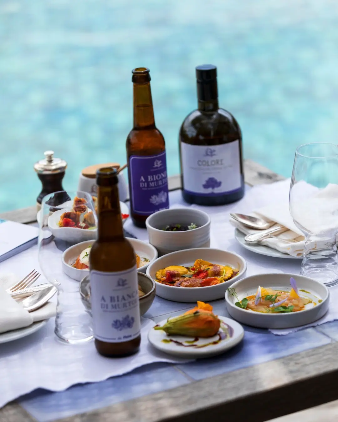 Piattini au bord de la piscine - Murtoli