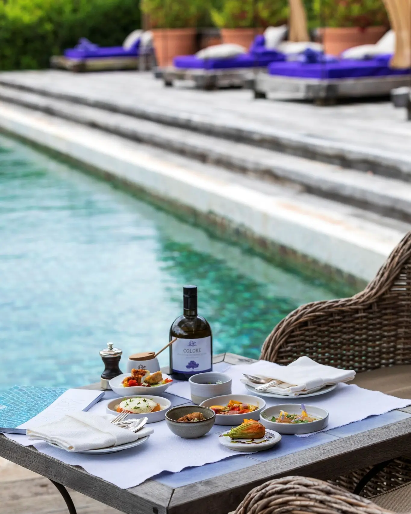 Piattini au bord de la piscine - Murtoli