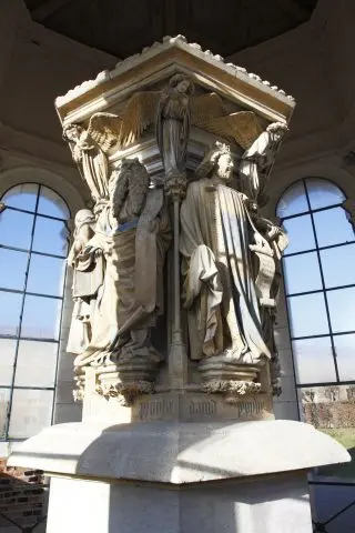 17184-Puits-de-Moise-Office-de-Tourisme-de-Dijon-Matthieu-CHENEBY-320x480