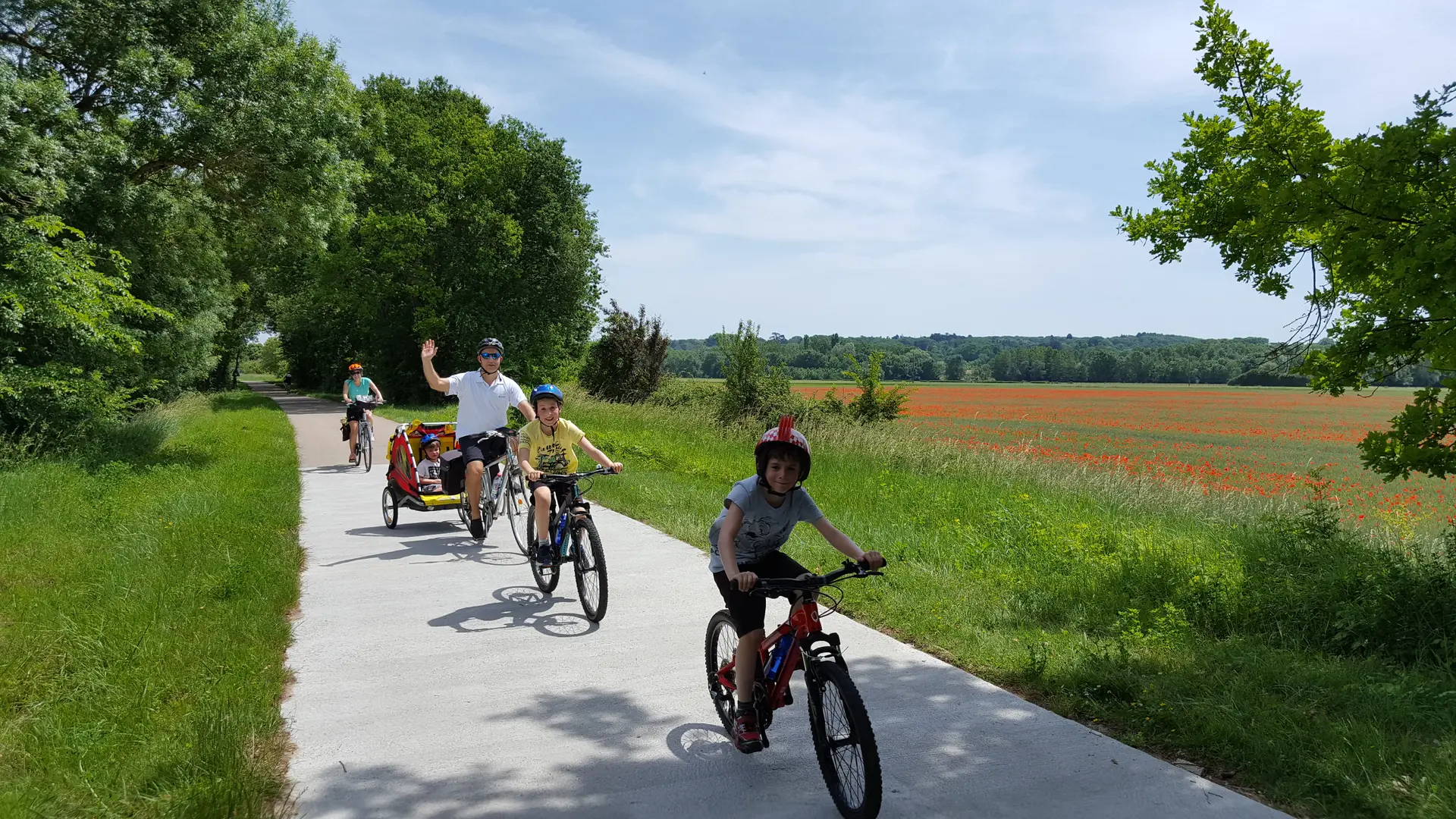 famille à vélo