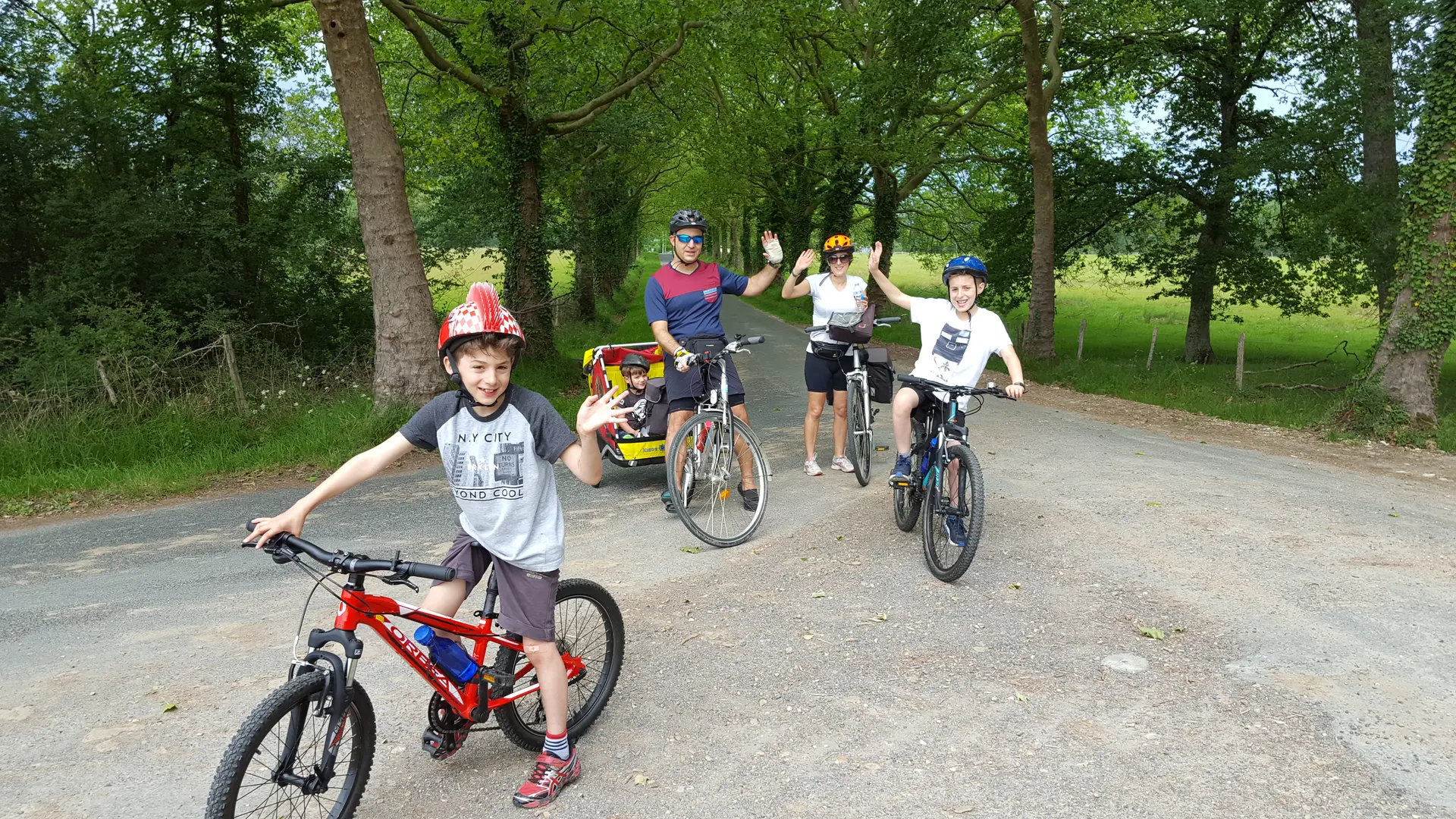 famille à vélo