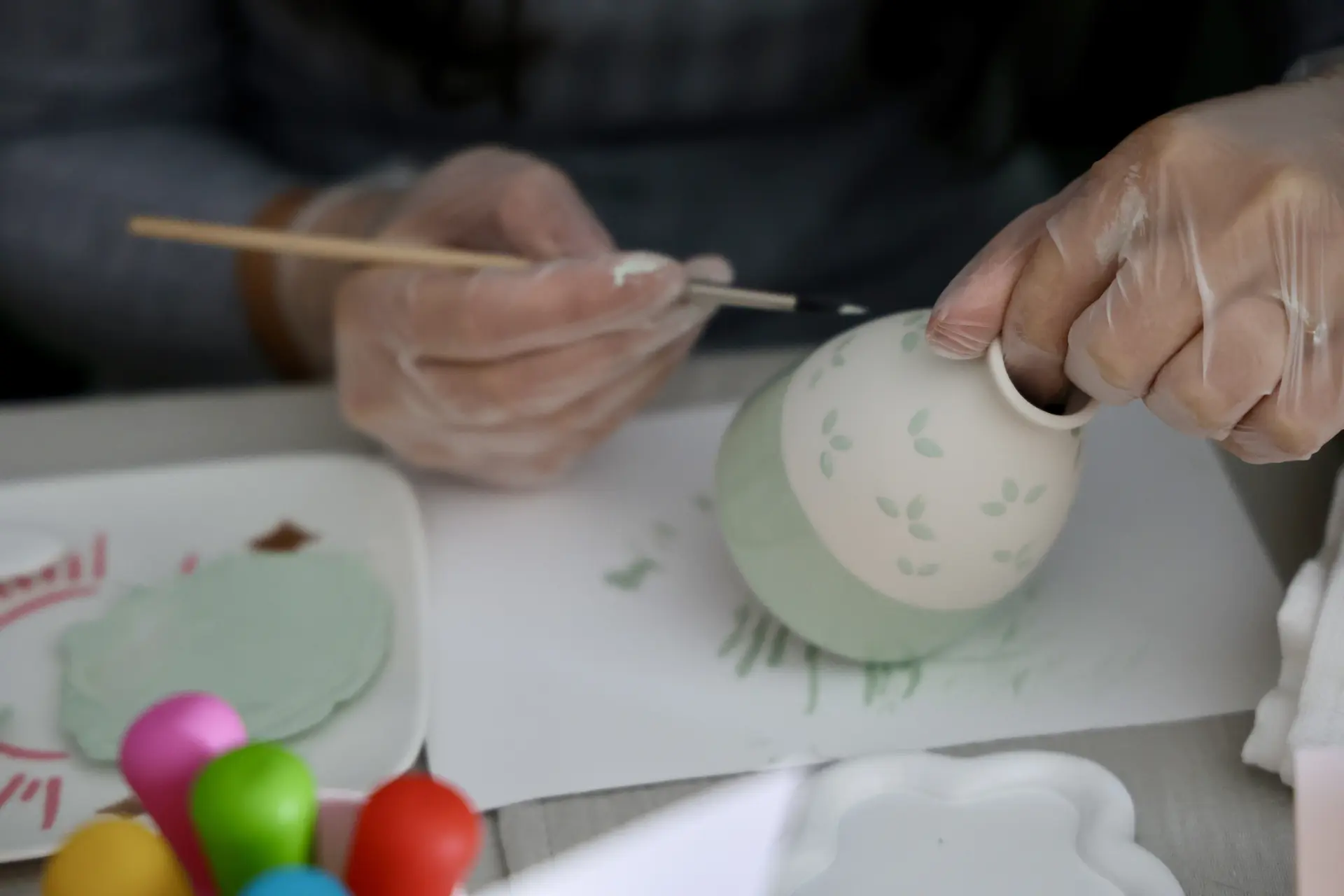 Peintre sur céramique