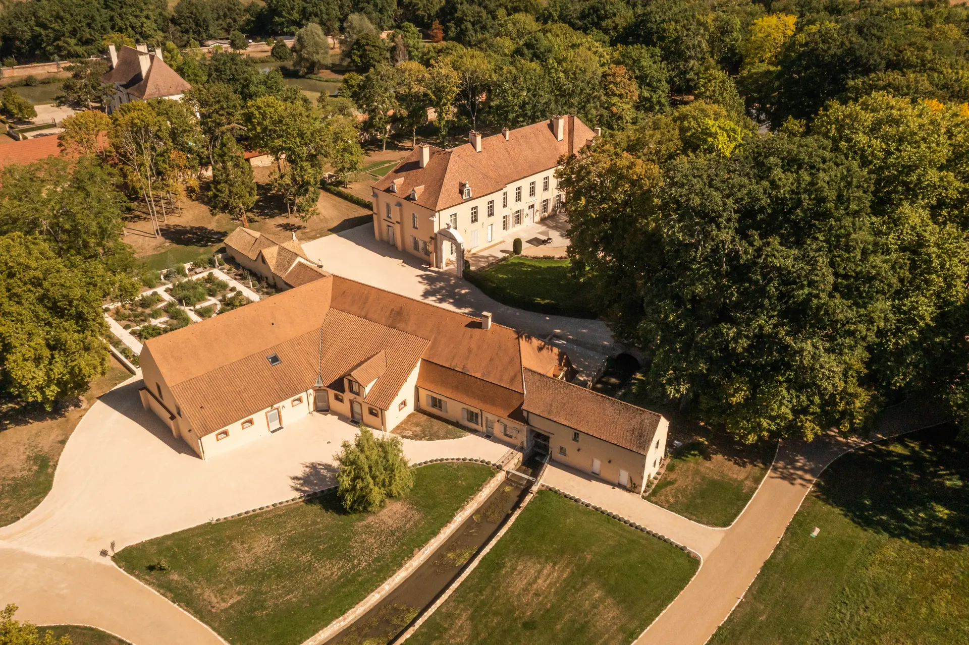 Abbaye de Maizières vue de drone