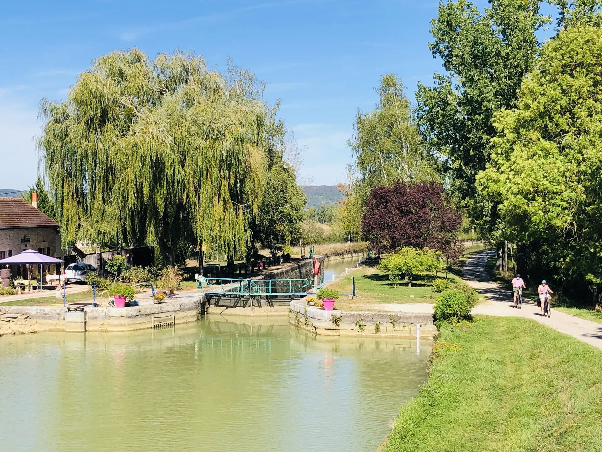 Canal-de-Bourgogne-france-a-velo