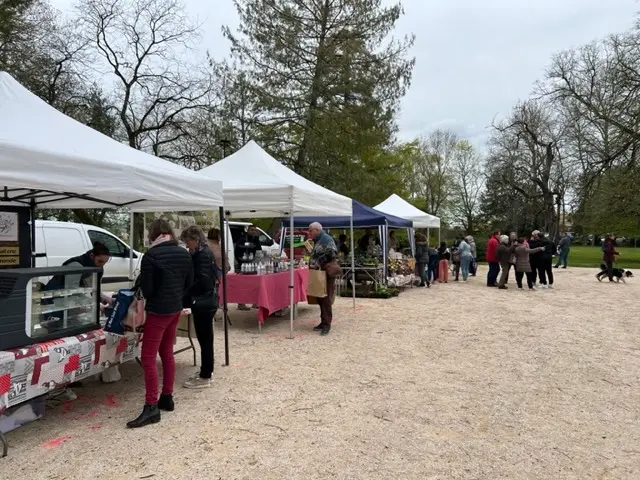 Châtenoy en Bresse - Marché de producteurs - Parc du Château - 2023 (2)