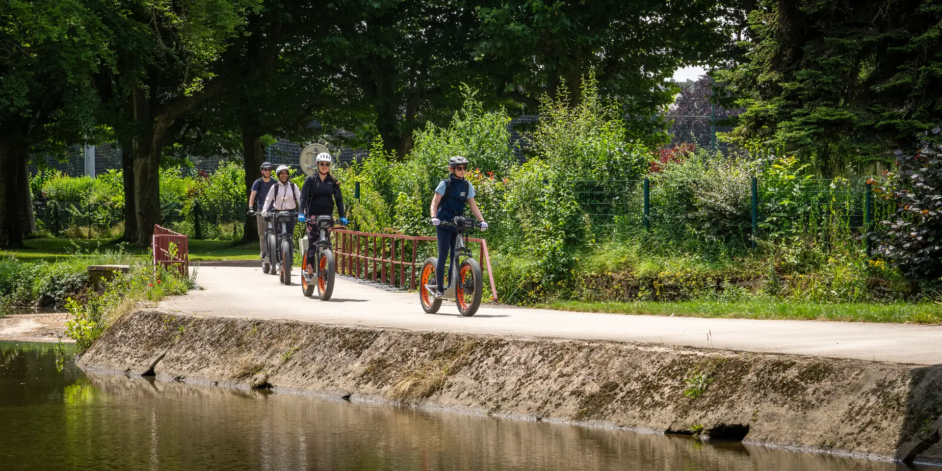 France à Vélo - rivière et campagne