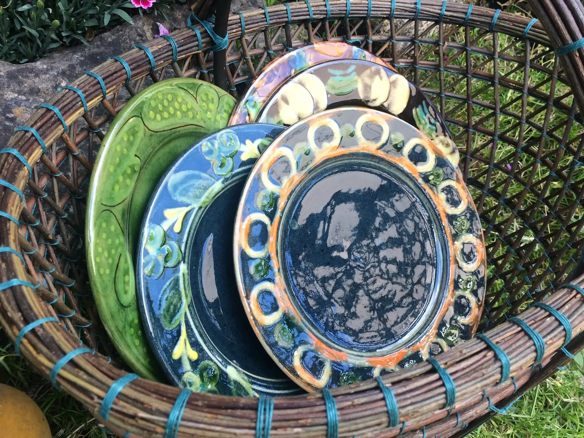 Les poteries dans la cour