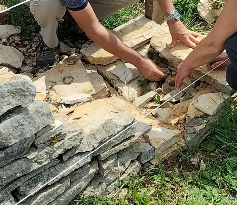 Atelier muret en pierres sèches