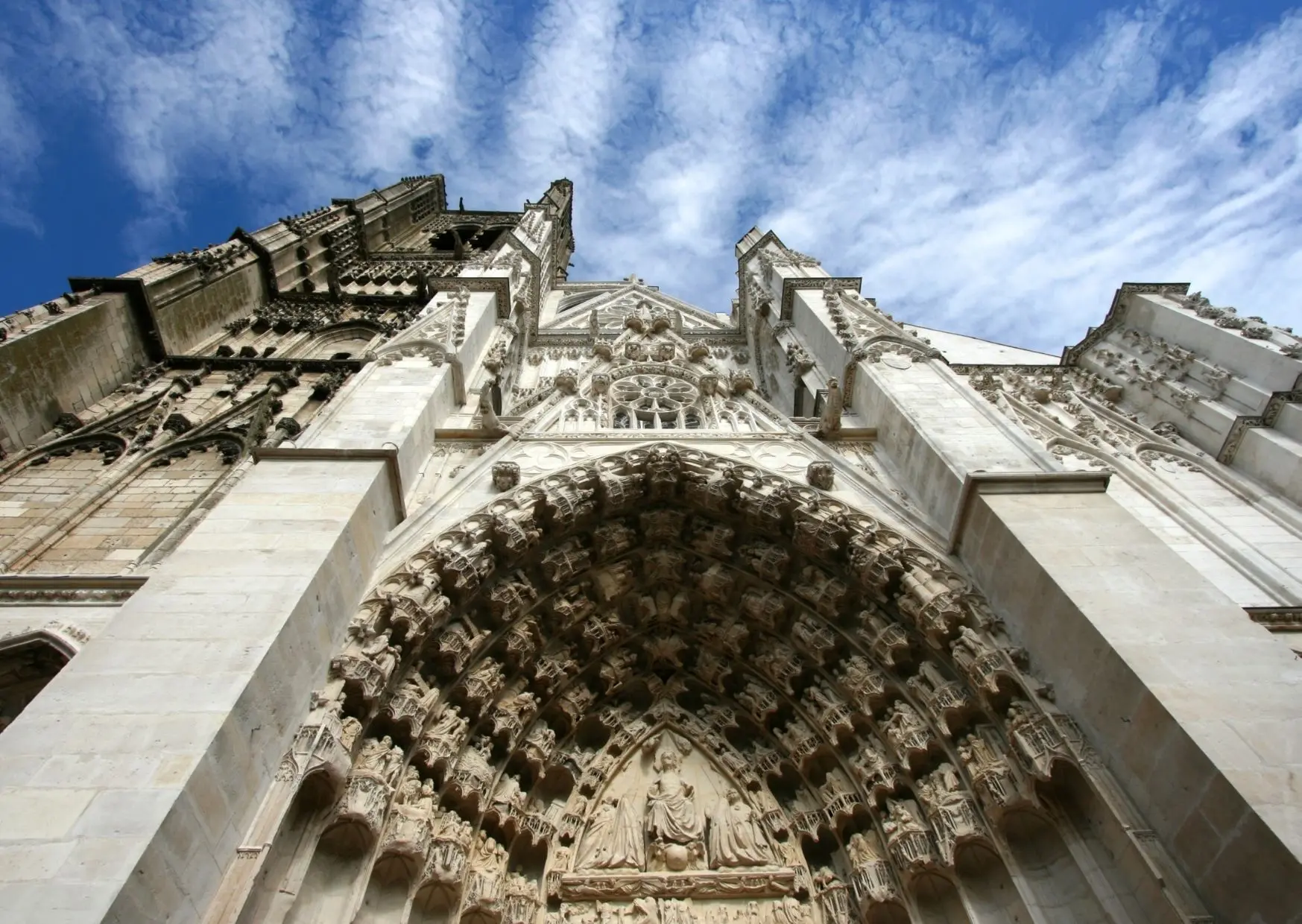 La cathédrale et son quartier © Canva