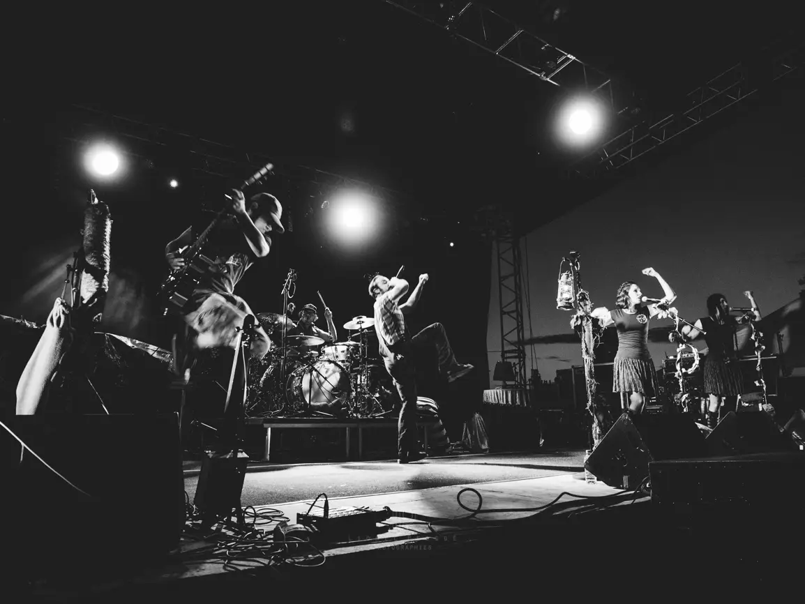 MUSIC EN BROUSSE