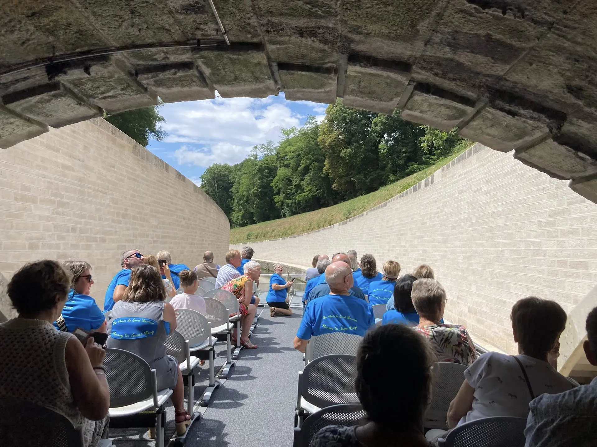 Sortie tunnel groupe en terrasse