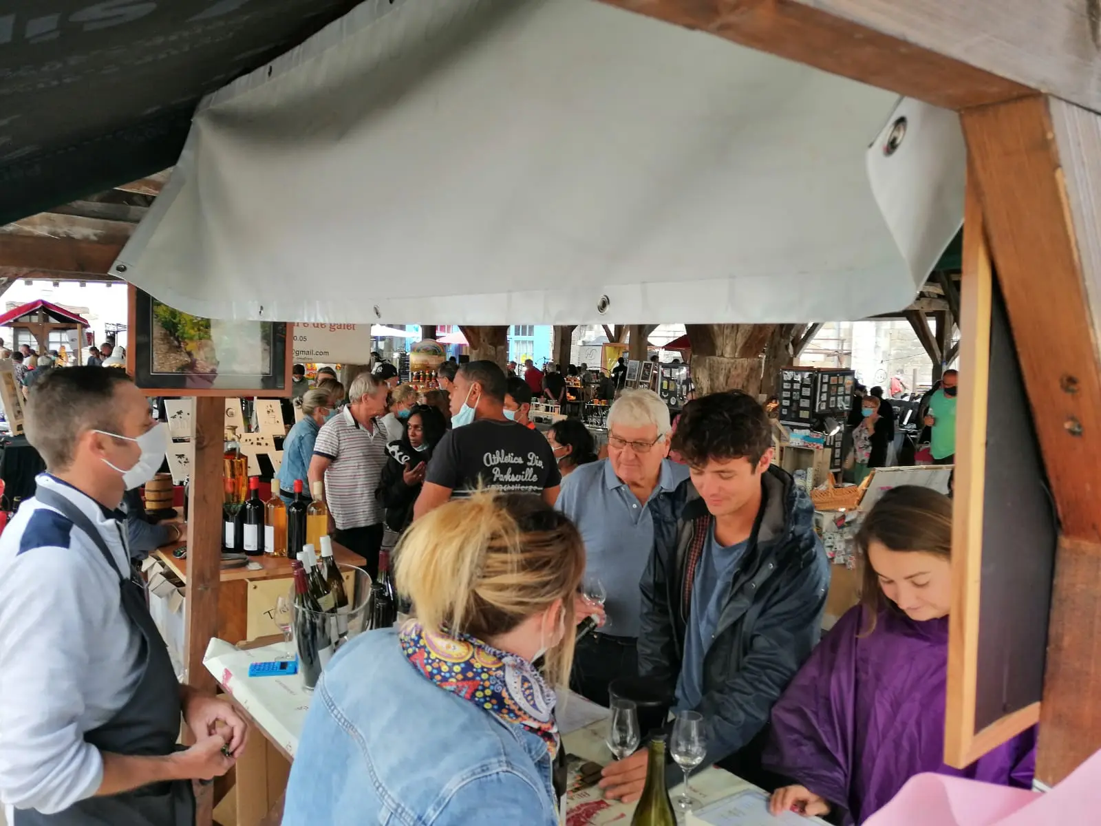 Atelier de dégustation d'un viticulteur sous les Halles