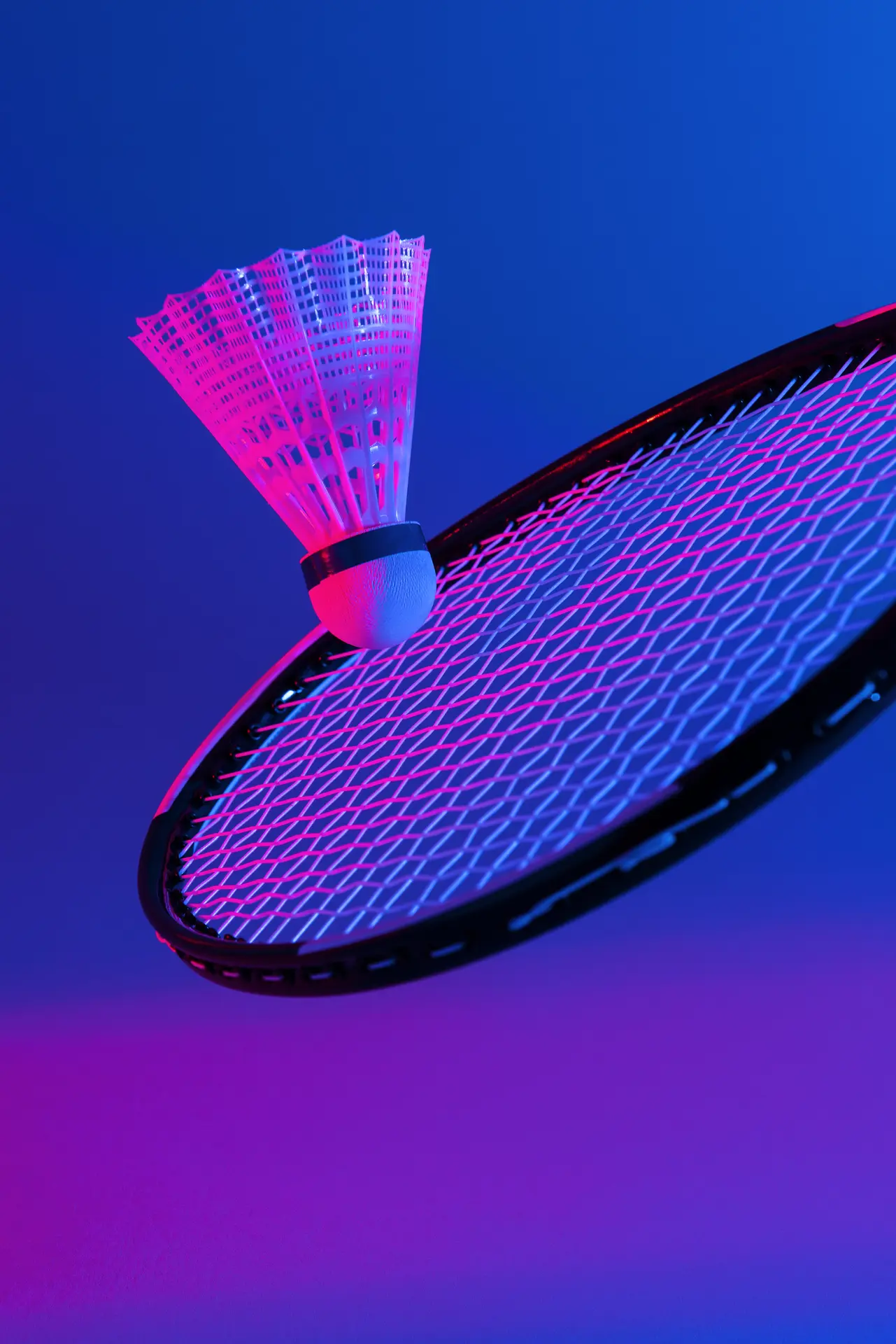 concept-de-badminton-avec-eclairage-spectaculaire (2)